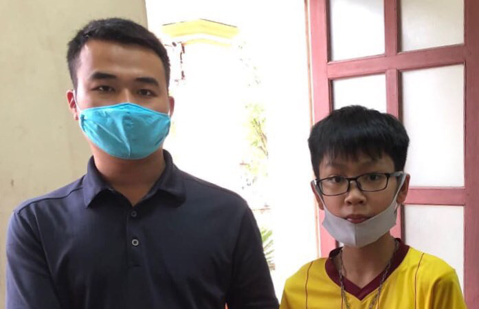 Nhặt được 50 triệu đồng, học sinh lớp 7 tìm trả lại cho cụ ông 89 tuổi