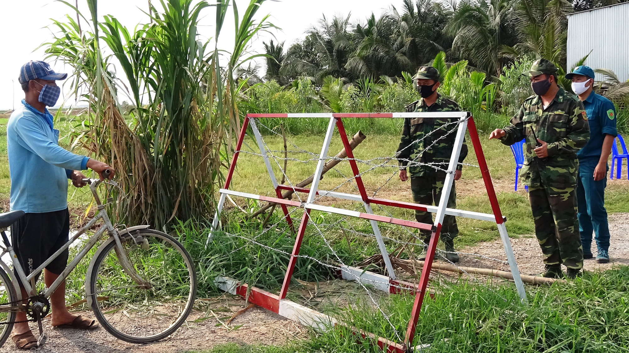 Chiến công thầm lặng của những người lính căng mình phòng, chống dịch Covid-19