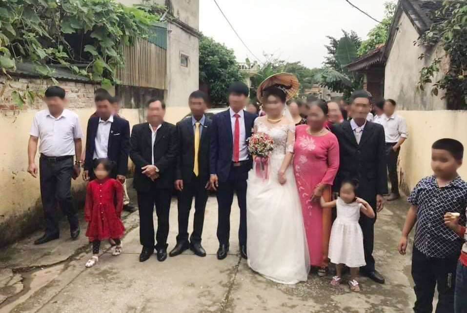 Để tổ chức đám cưới trong dịch Covid-19, chủ tịch xã bị đình chỉ công tác