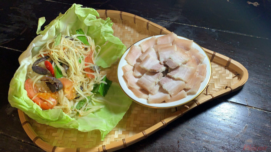 Ăn lạp Lào, nhớ vị quê nhà