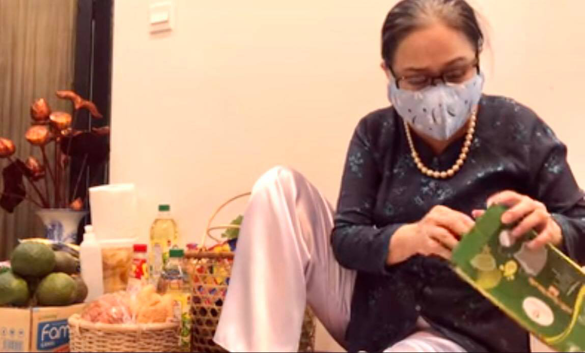 Ph&ograve;ng chống Covid -19: &Aacute;i Như, Thanh Thủy nỗ lực lan tỏa năng lượng t&iacute;ch cực - Ảnh 3.