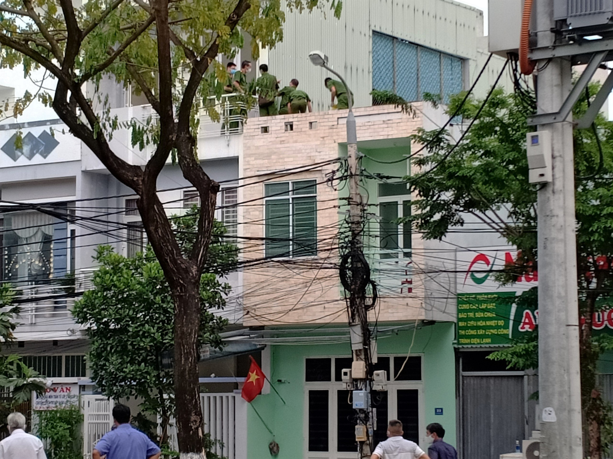 Bắt sới bạc ở Đà Nẵng: 1 người tử vong khi nhảy lầu bỏ trốn