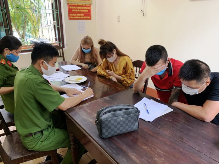 Quảng Bình: Gần 10 thanh niên nam, nữ thuê  khách sạn để "bay lắc" giữa mùa dịch Covid-19