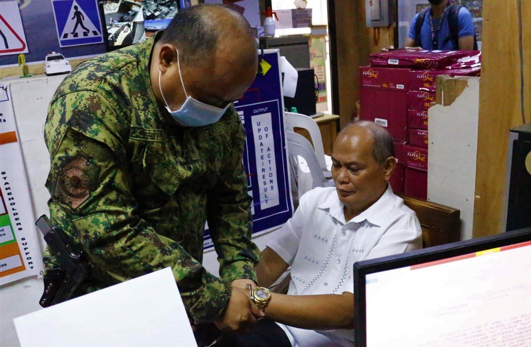 Covid-19: Kh&ocirc;ng chịu đeo khẩu trang, người đ&agrave;n &ocirc;ng Philippines bị bắn chết - Ảnh 2.