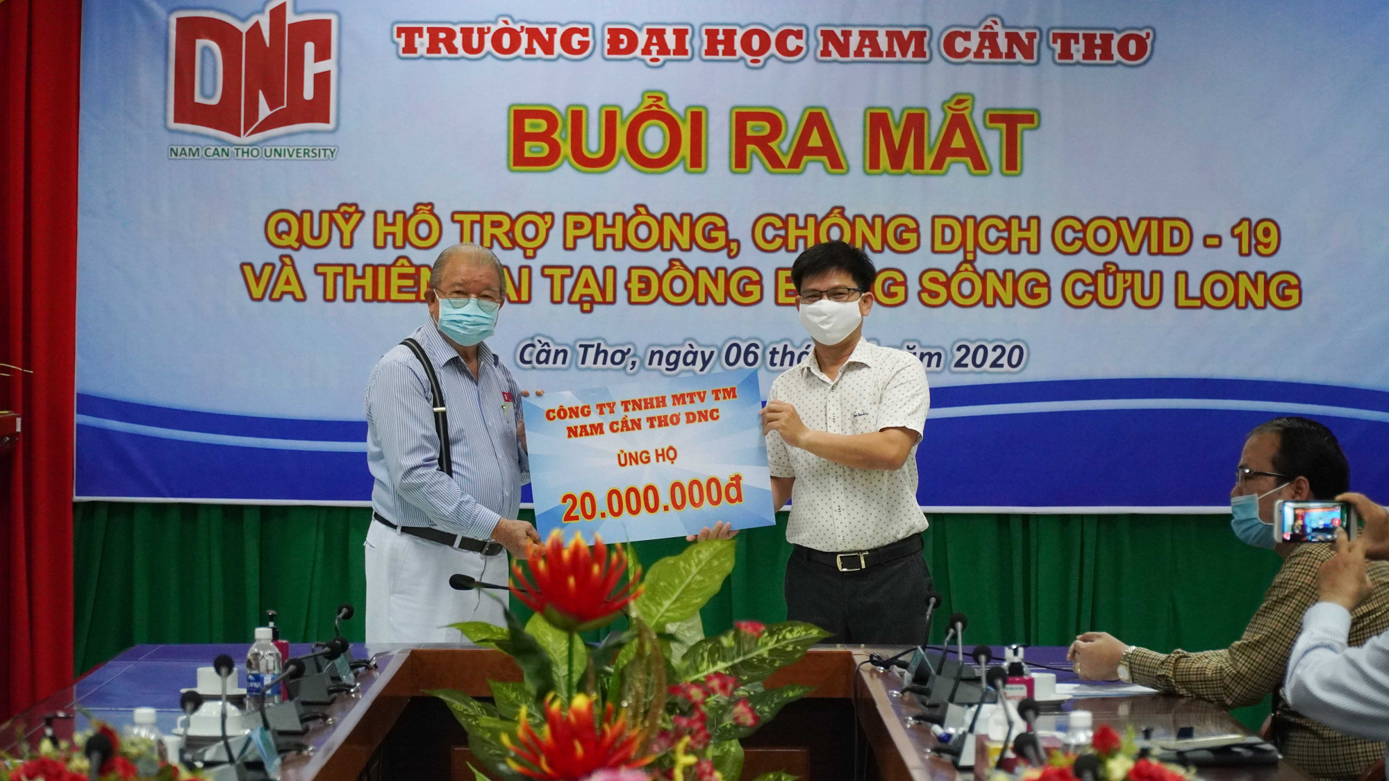 ĐH Nam Cần Thơ ra mắt quỹ ph&ograve;ng, chống dịch Covid-19 v&agrave; thi&ecirc;n tai ĐBSCL - Ảnh 4.