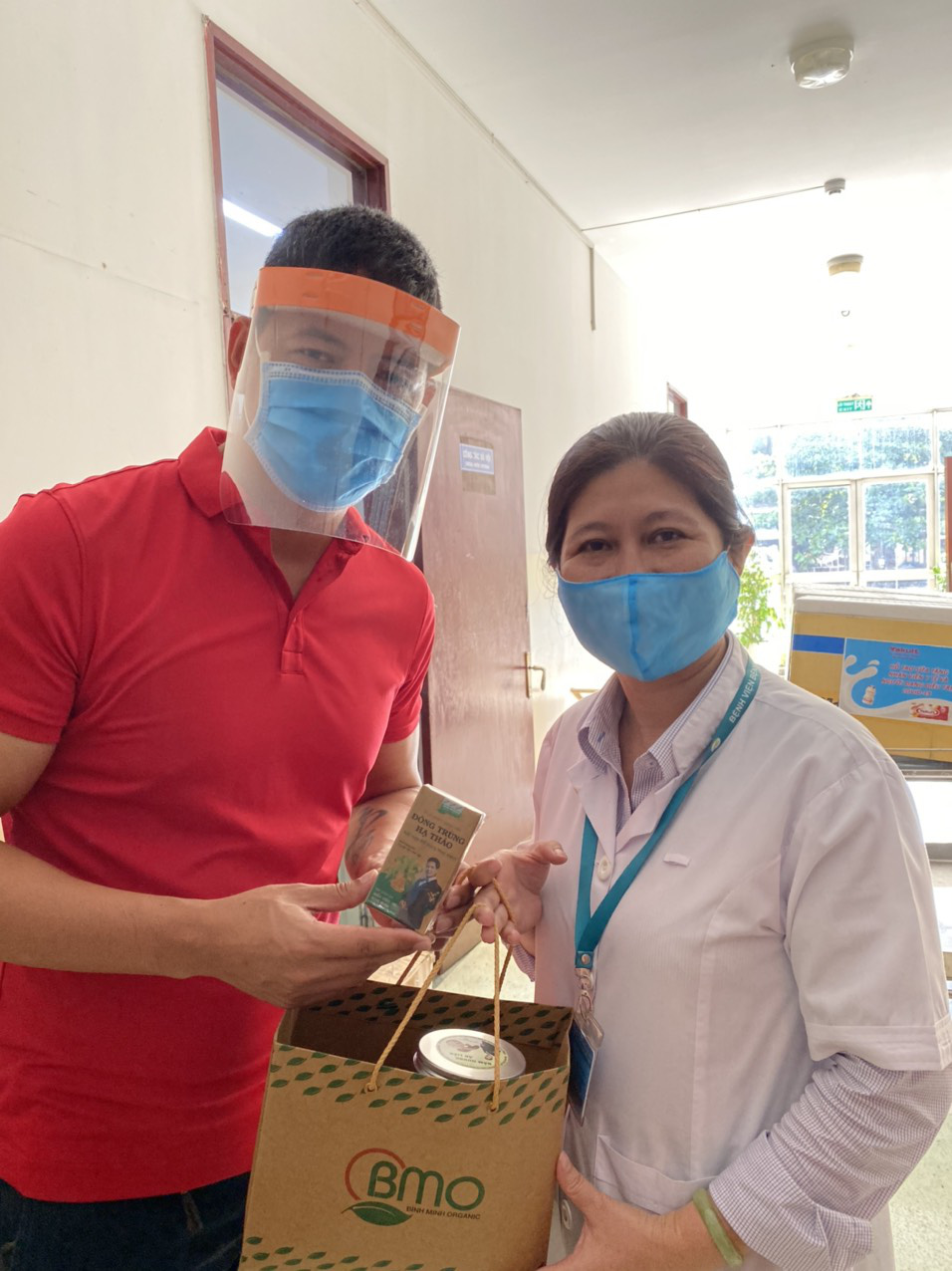 Bình Minh cảm ơn y - bác sĩ tuyến đầu chống dịch COVID-19 - Ảnh 1.