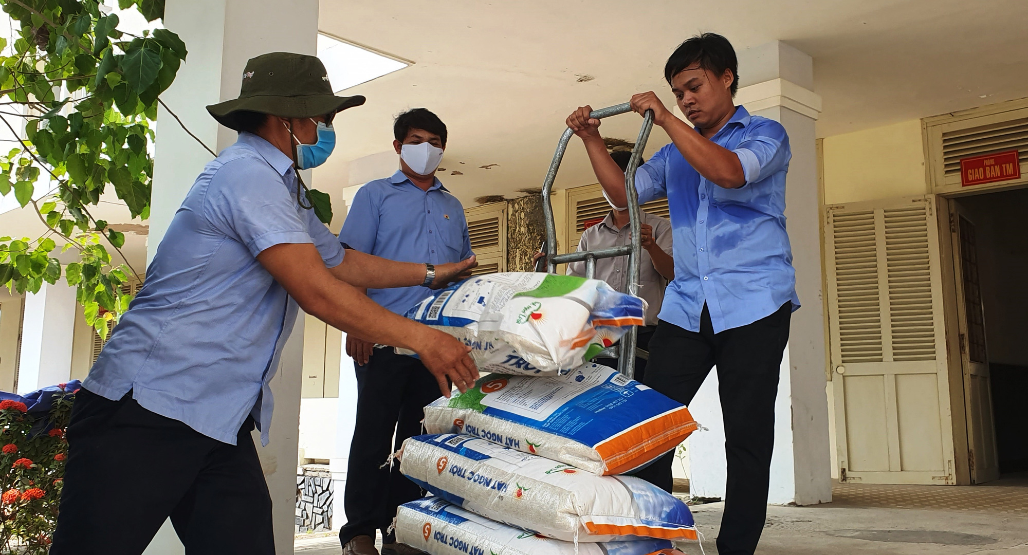 Tập đoàn Lộc Trời hỗ trợ hơn 137 tấn gạo để các tỉnh chống dịch