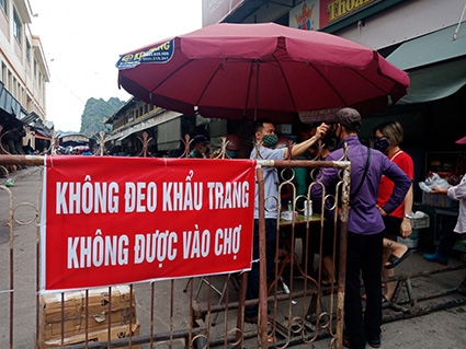 C&aacute;n bộ, đảng vi&ecirc;n đi chợ qu&aacute; 2 lần/ng&agrave;y sẽ bị n&ecirc;u t&ecirc;n tr&ecirc;n phương tiện truyền th&ocirc;ng - Ảnh 1.