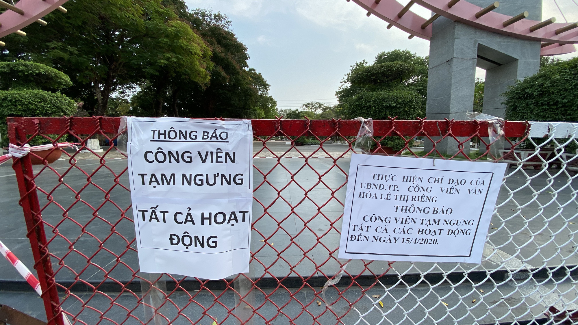 Bất chấp lệnh cấm, nhiều người vẫn tụ tập c&acirc;u c&aacute;, ăn nhậu, uống c&agrave; ph&ecirc; - Ảnh 4.