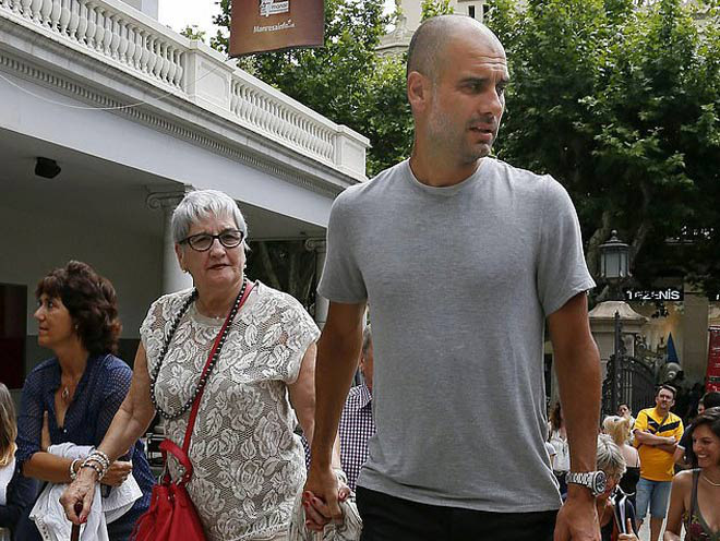 HLV Pep Guardiola đau đớn khi th&acirc;n mẫu qua đời v&igrave; Covid-19 - Ảnh 1.