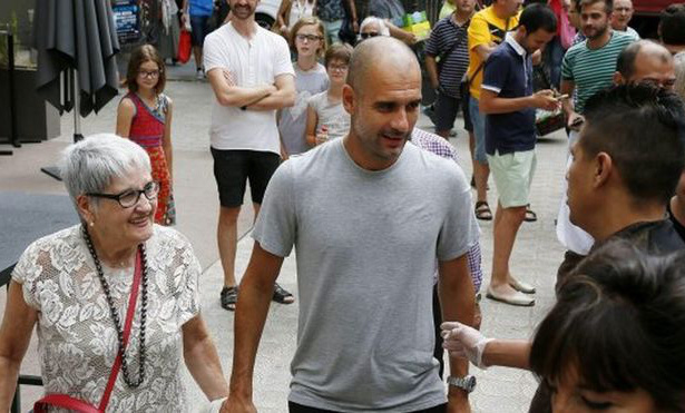 HLV Pep Guardiola đau đớn khi thân mẫu qua đời vì Covid-19