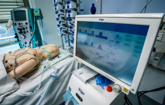 M&aacute;y thở đầu ti&ecirc;n tr&ecirc;n thế giới ra đời như thế n&agrave;o? - Ảnh 1.
