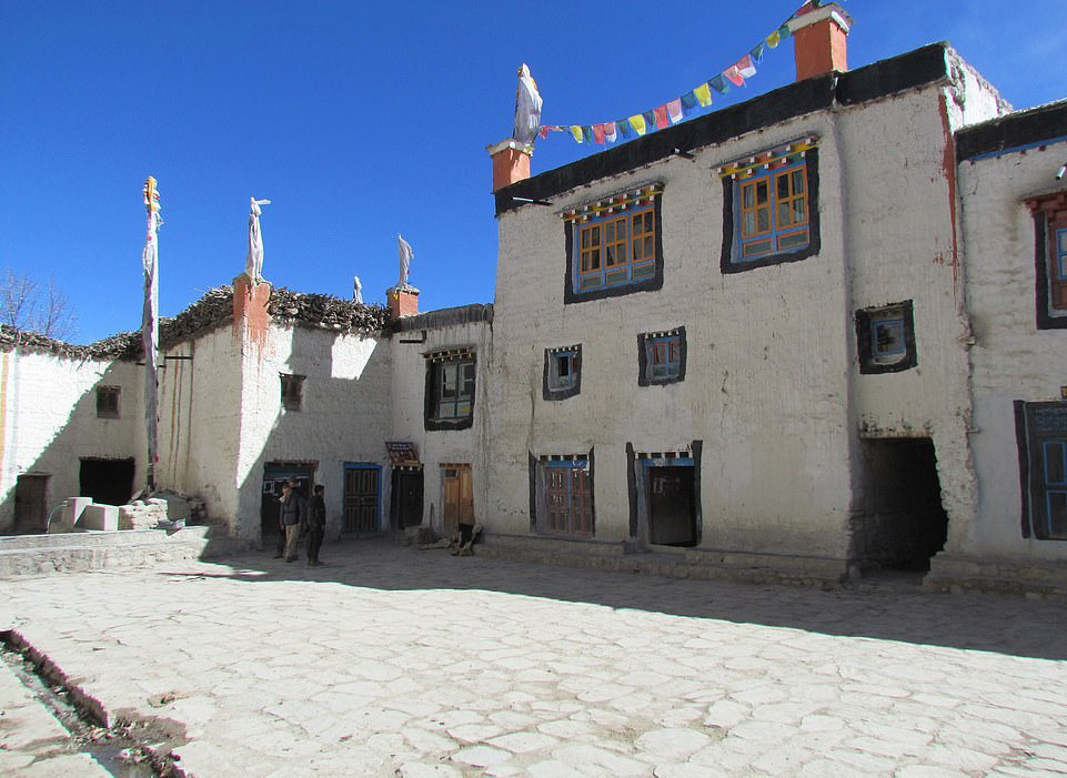 Sự sống khắc nghiệt nơi tận c&ugrave;ng d&atilde;y Himalaya - Ảnh 12.