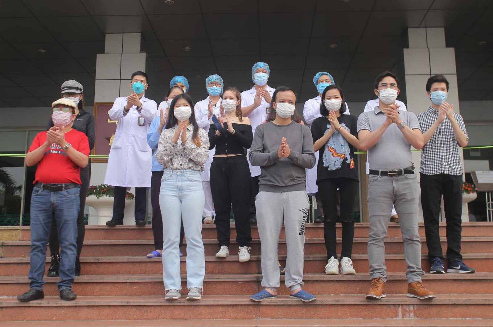 Bác sĩ đầu tiên mắc Covid-19, bệnh nhân 21 cùng 9 bệnh nhân đã khỏi bệnh