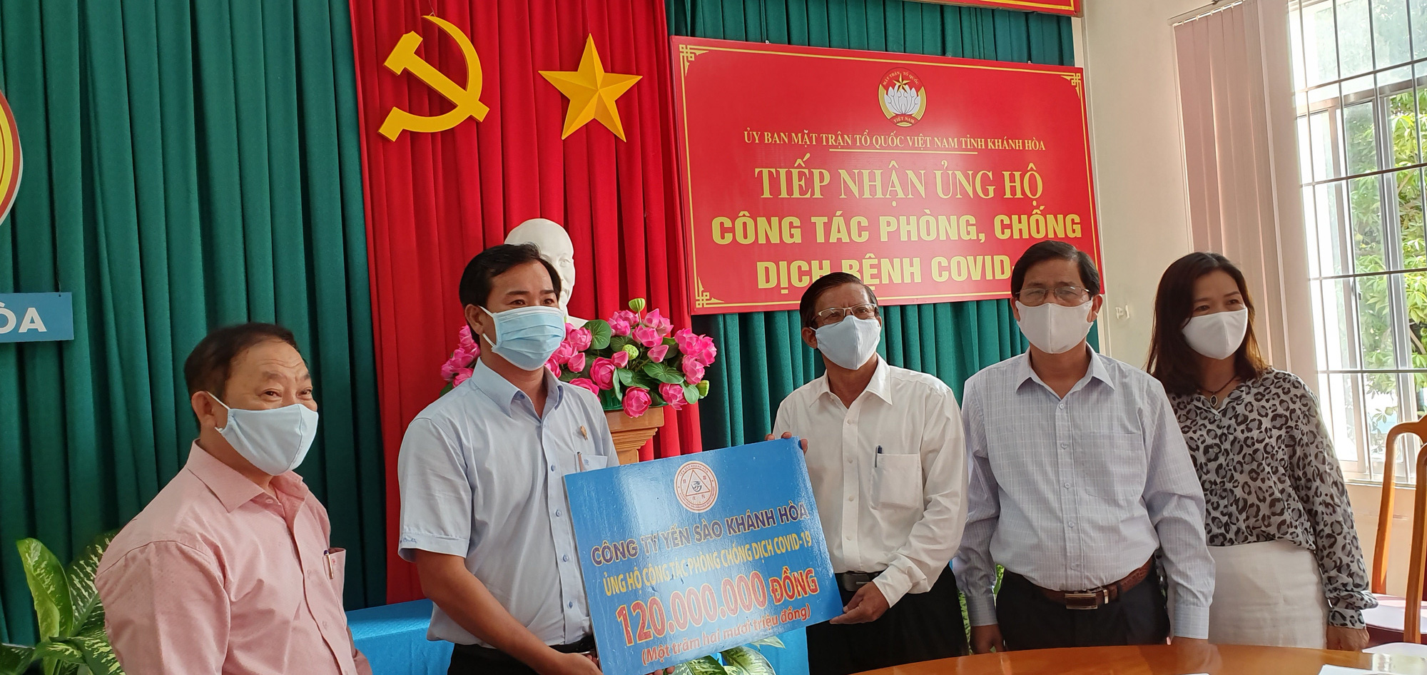 Khánh Hòa: Nhân dân ủng hộ hơn 1,2 tỉ đồng hỗ trợ phòng chống Covid-19 - Ảnh 1.