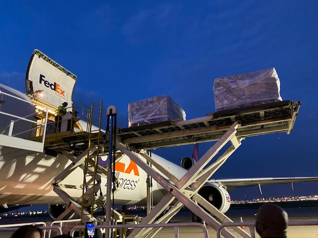 Mỹ hợp tác với Việt Nam sản xuất trang phục bảo hộ y tế