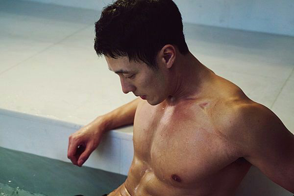 So Ji Sub đã làm gì để có làn da đẹp, cơ bụng 6 múi?