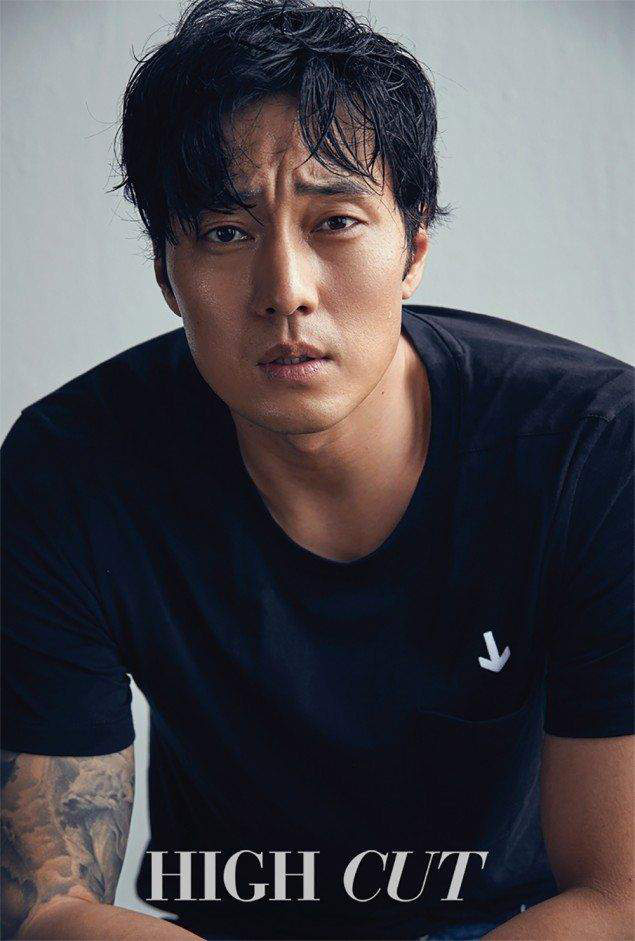 So Ji Sub đã làm gì để có làn da đẹp, cơ bụng 6 múi? - Ảnh 2.