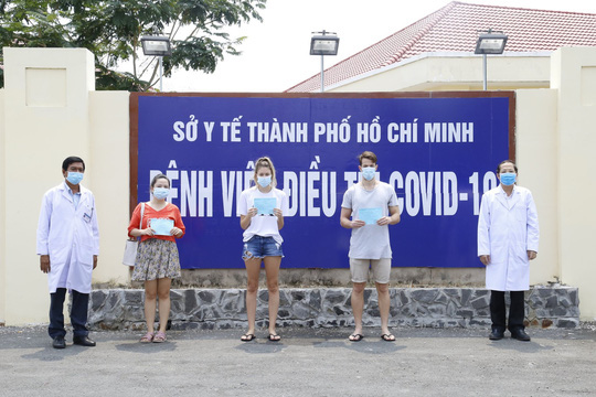 Ổ dịch Covid-19 ở bar Buddha: 3 bệnh nh&acirc;n li&ecirc;n quan xuất viện - Ảnh 1.