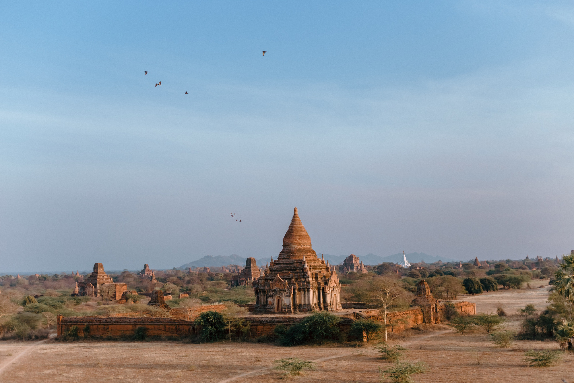 Cuộc sống ở Myanmar l&agrave; những khung h&igrave;nh b&igrave;nh dị v&agrave; y&ecirc;n ả - Ảnh 3.