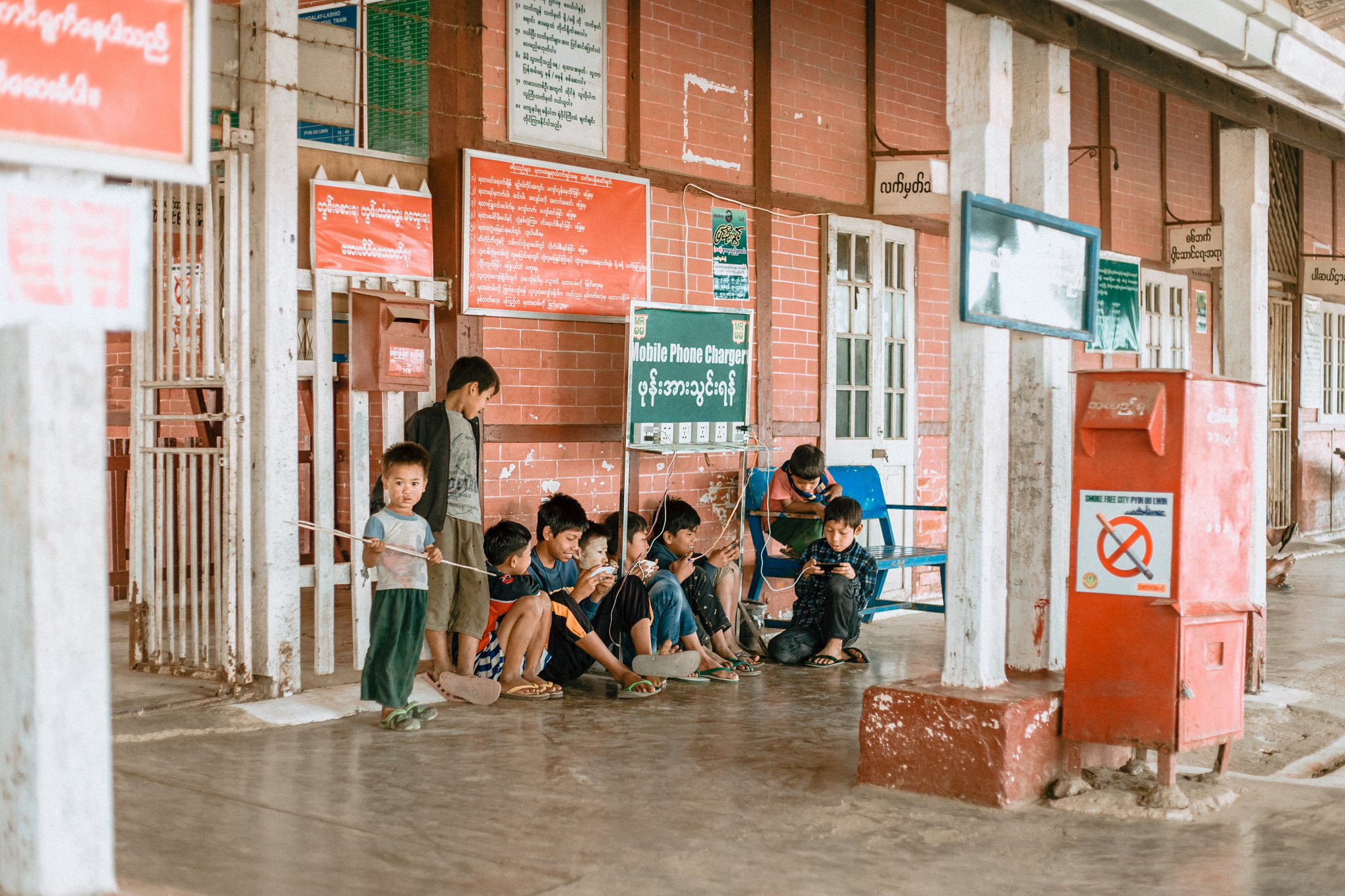 Cuộc sống ở Myanmar l&agrave; những khung h&igrave;nh b&igrave;nh dị v&agrave; y&ecirc;n ả - Ảnh 39.