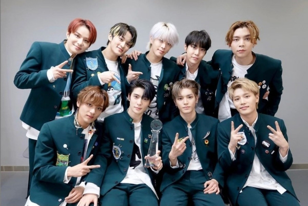 V (BTS) dẫn đầu danh sách 100 nam thần châu Á - Ảnh 6.