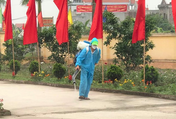 Cận cảnh kiểm soát thôn hơn 1.000 người có ca bệnh Covid-19 số 251 phức tạp - Ảnh 8.