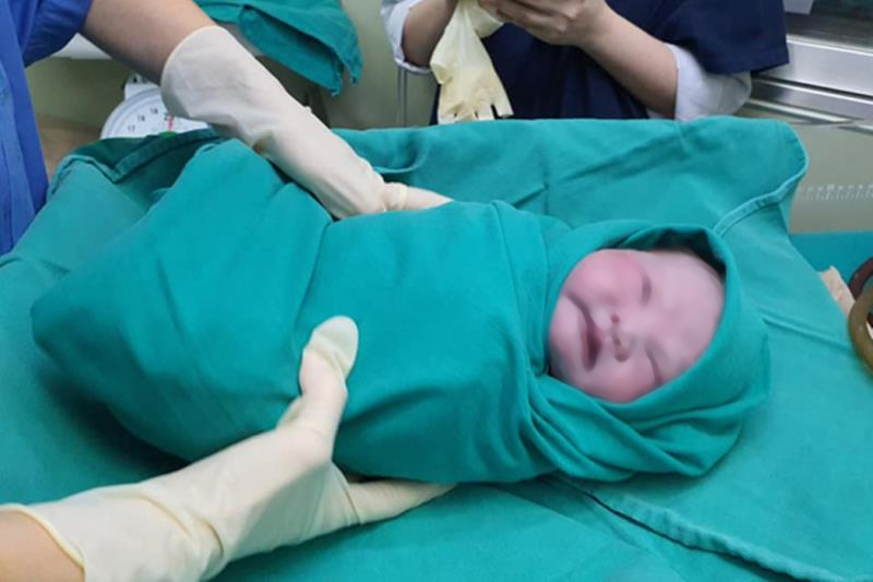 Sinh khi cách ly, nữ điều dưỡng Bệnh viện Bạch Mai đặt tên con với mong muốn đặc biệt