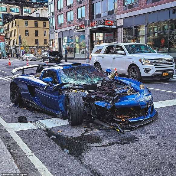 Siêu xe Porsche cực hiếm nát đầu ở New York