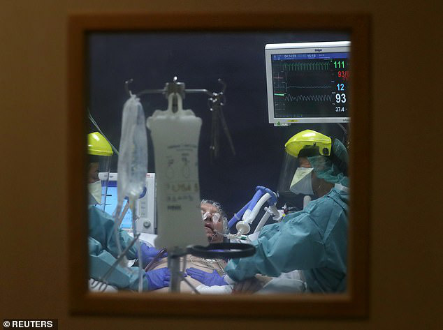 Covid-19: Tổng gi&aacute;m đốc WHO phản ph&aacute;o Mỹ - Ảnh 3.