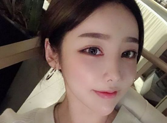 MC trực tuyến Hàn Quốc cắt cổ tay khi đang live stream vì những bình luận ác ý
