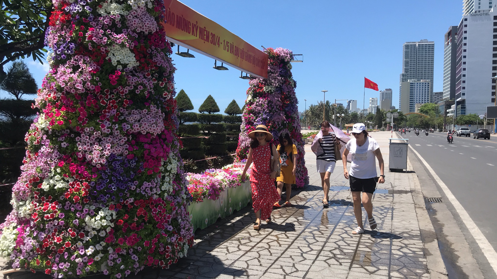 Nha Trang vắng kh&aacute;ch dịp lễ 30-4 - Ảnh 9.