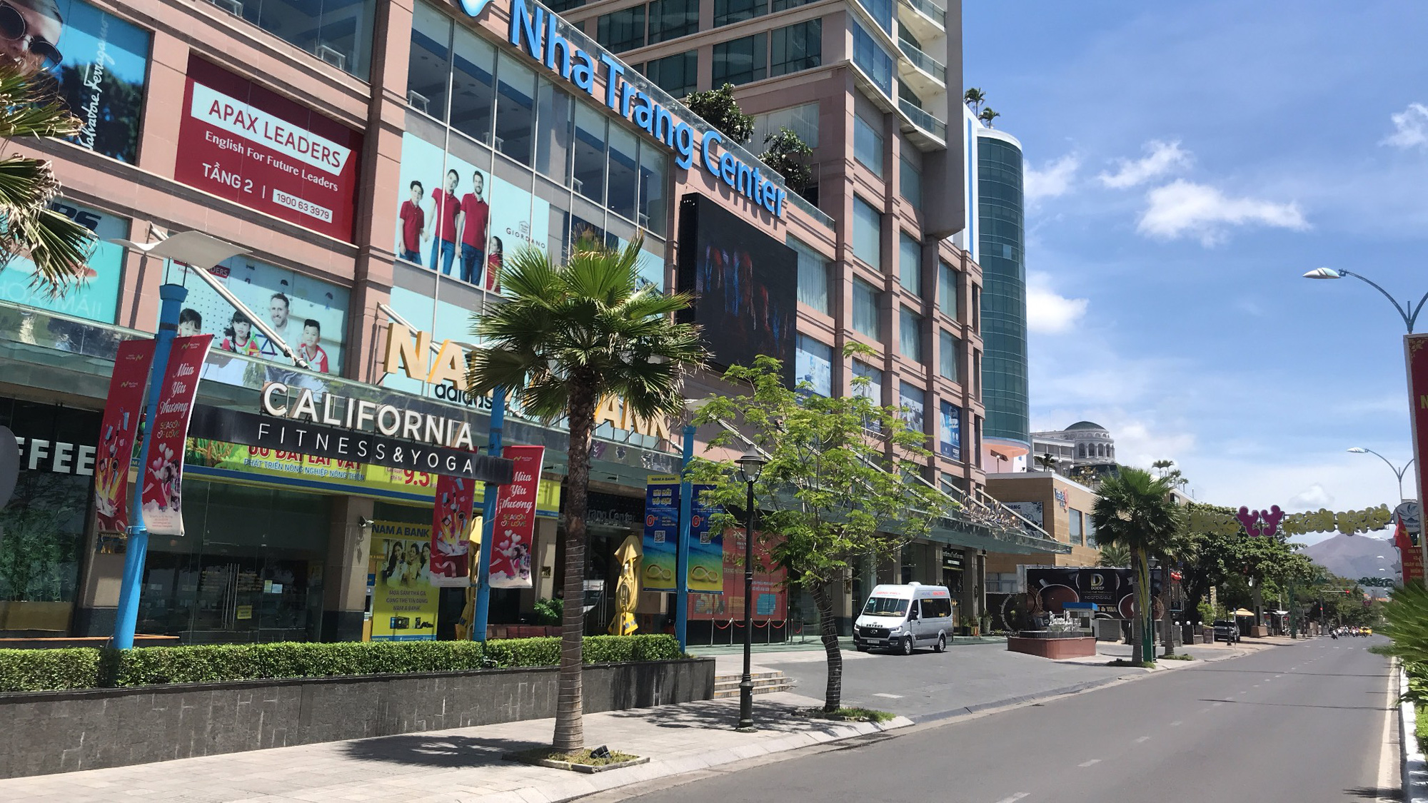 Nha Trang vắng kh&aacute;ch dịp lễ 30-4 - Ảnh 6.