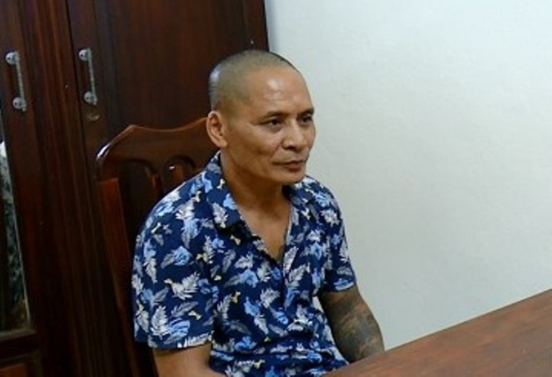 Bắt kẻ bu&ocirc;n b&aacute;n ma t&uacute;y nguy hiểm lu&ocirc;n thủ s&uacute;ng, nu&ocirc;i ch&oacute; dữ trong nh&agrave; - Ảnh 1.