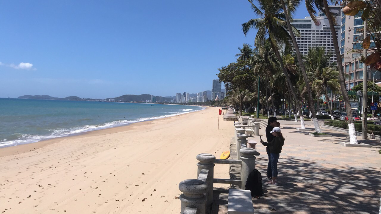 Nha Trang vắng kh&aacute;ch dịp lễ 30-4 - Ảnh 8.