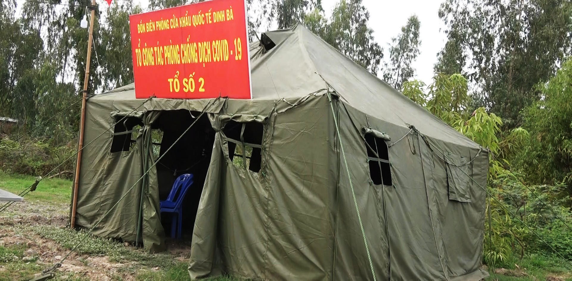 C&aacute;c &ldquo;chiến binh&rdquo; tuyến đầu ph&ograve;ng, chống Covid-19 quyết t&acirc;m kh&ocirc;ng bu&ocirc;ng lỏng tuyến bi&ecirc;n giới - Ảnh 6.