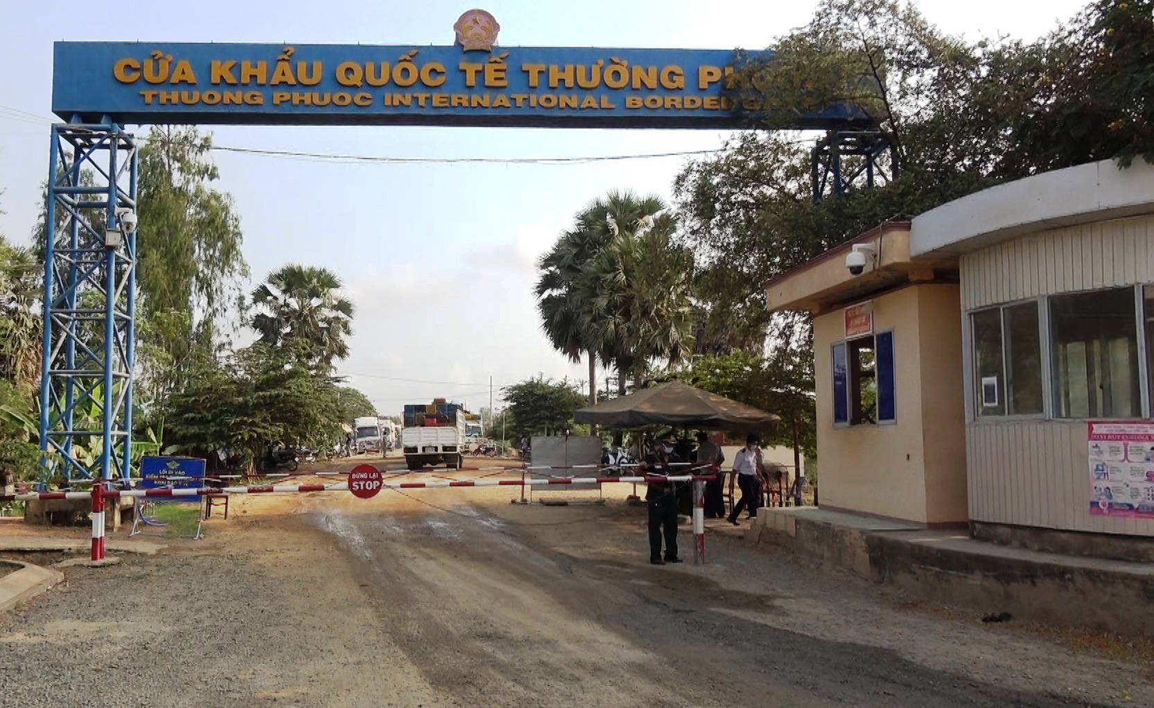 C&aacute;c &ldquo;chiến binh&rdquo; tuyến đầu ph&ograve;ng, chống Covid-19 quyết t&acirc;m kh&ocirc;ng bu&ocirc;ng lỏng tuyến bi&ecirc;n giới - Ảnh 9.