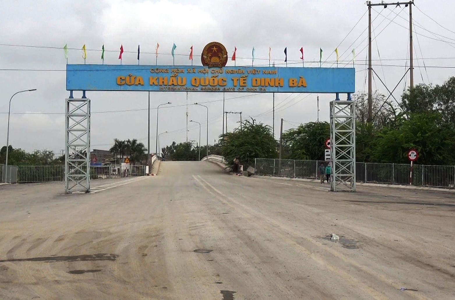 C&aacute;c &ldquo;chiến binh&rdquo; tuyến đầu ph&ograve;ng, chống Covid-19 quyết t&acirc;m kh&ocirc;ng bu&ocirc;ng lỏng tuyến bi&ecirc;n giới - Ảnh 10.