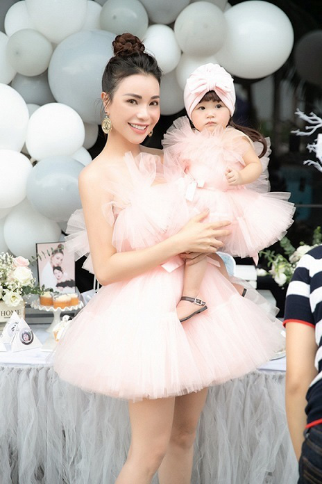 Người mẫu Tr&agrave; Ngọc Hằng từng muốn tự tử khi phải... &ocirc;m một b&iacute; mật... - Ảnh 3.