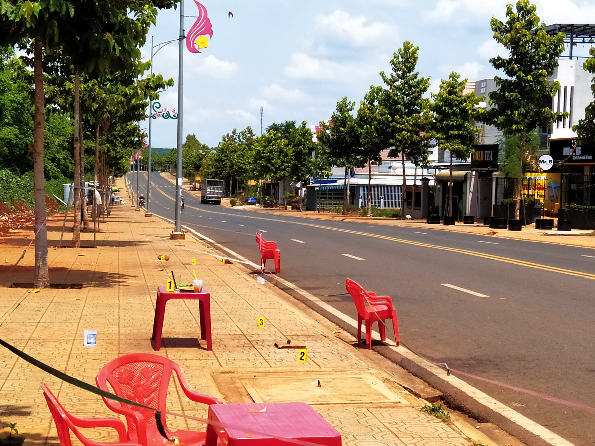 Truy bắt thanh niên đâm chết người tại quán cà phê