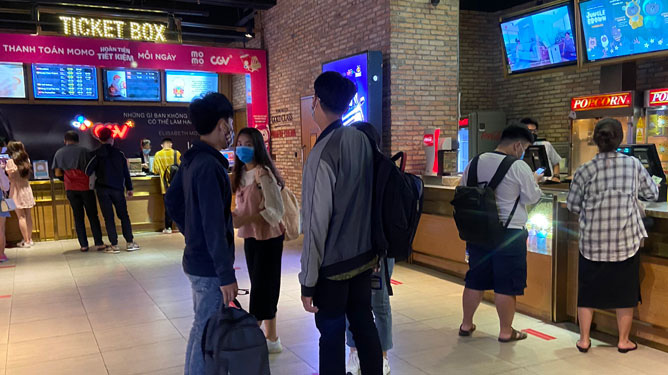 Rạp phim cần "cú hích"
