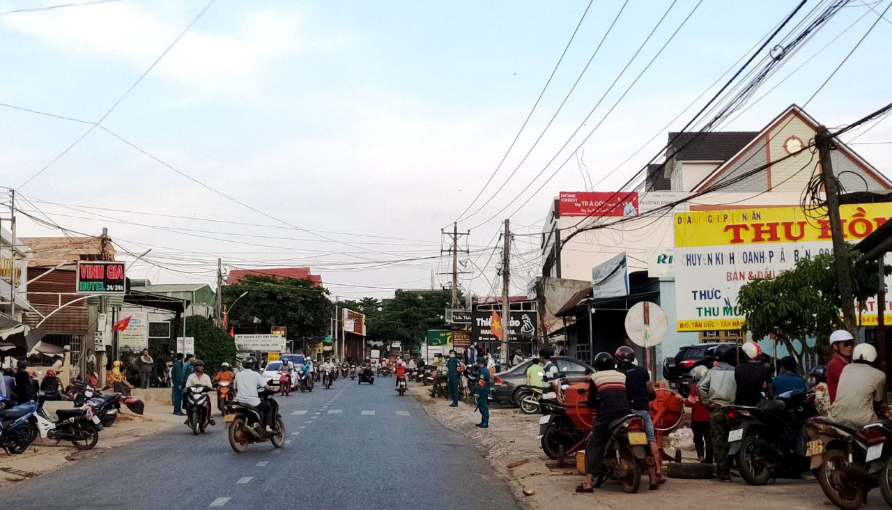 Xe bán tải và thi thể cháy rụi: Bắt giữ, khám xét nhà Bí thư xã Liên Hà