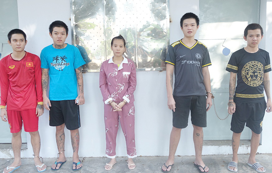 Bắt tạm giam nhóm bán nhang đèn hành hung du khách ở Miếu Bà Chúa Xứ Núi Sam