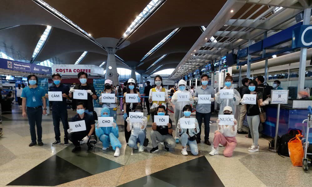 Hơn 270 c&ocirc;ng d&acirc;n Việt Nam từ Malaysia về s&acirc;n bay Đ&agrave; Nẵng - Ảnh 7.
