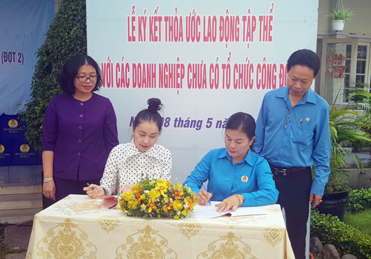 Ký thỏa ước lao động tập thể tại 3 doanh nghiệp chưa có Công đoàn