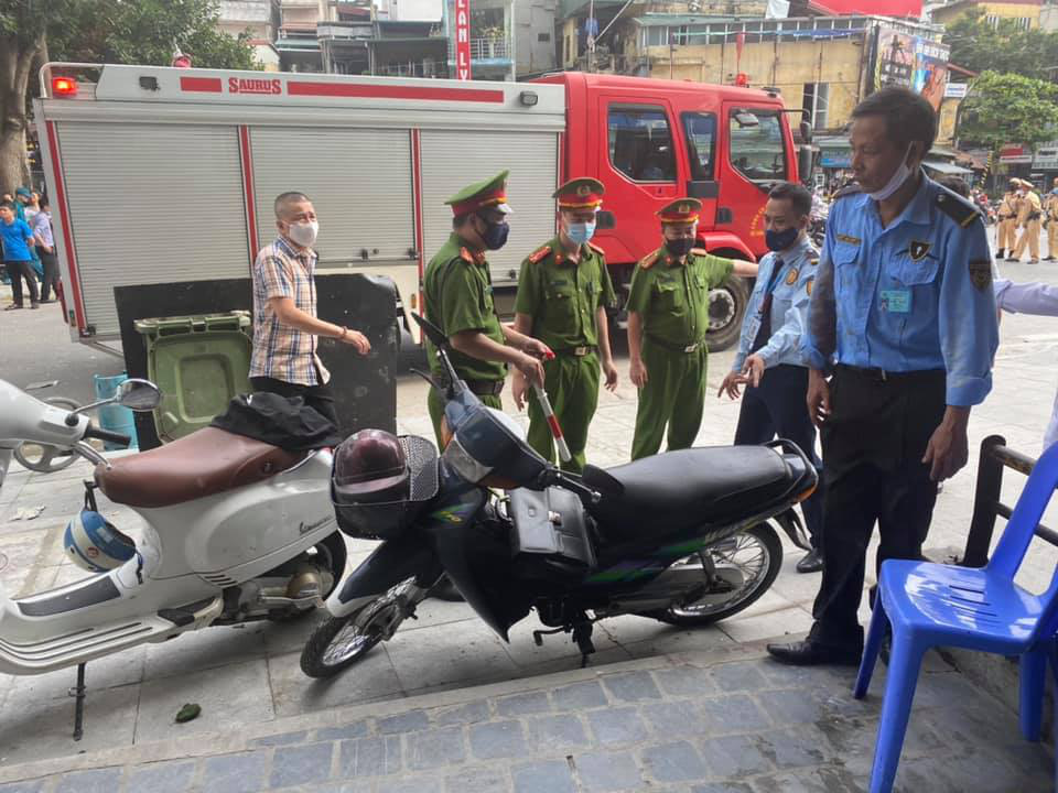 Nổ b&igrave;nh gas tại nh&agrave; h&agrave;ng g&agrave; r&aacute;n Bonchon, nhiều người bị thương - Ảnh 2.