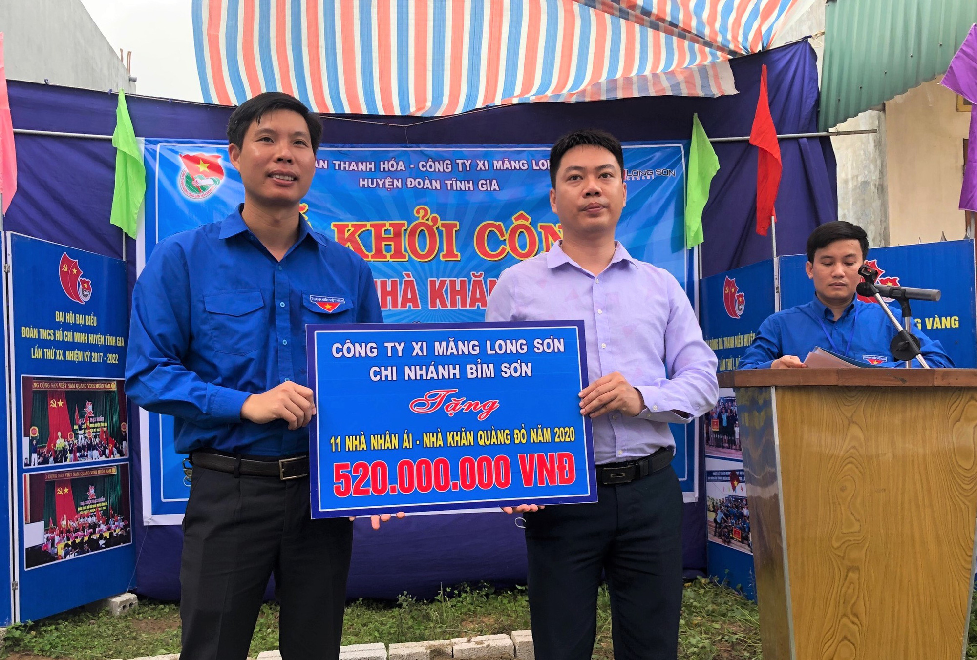 Ấm lòng trong những ngôi nhà "khăn quàng đỏ"