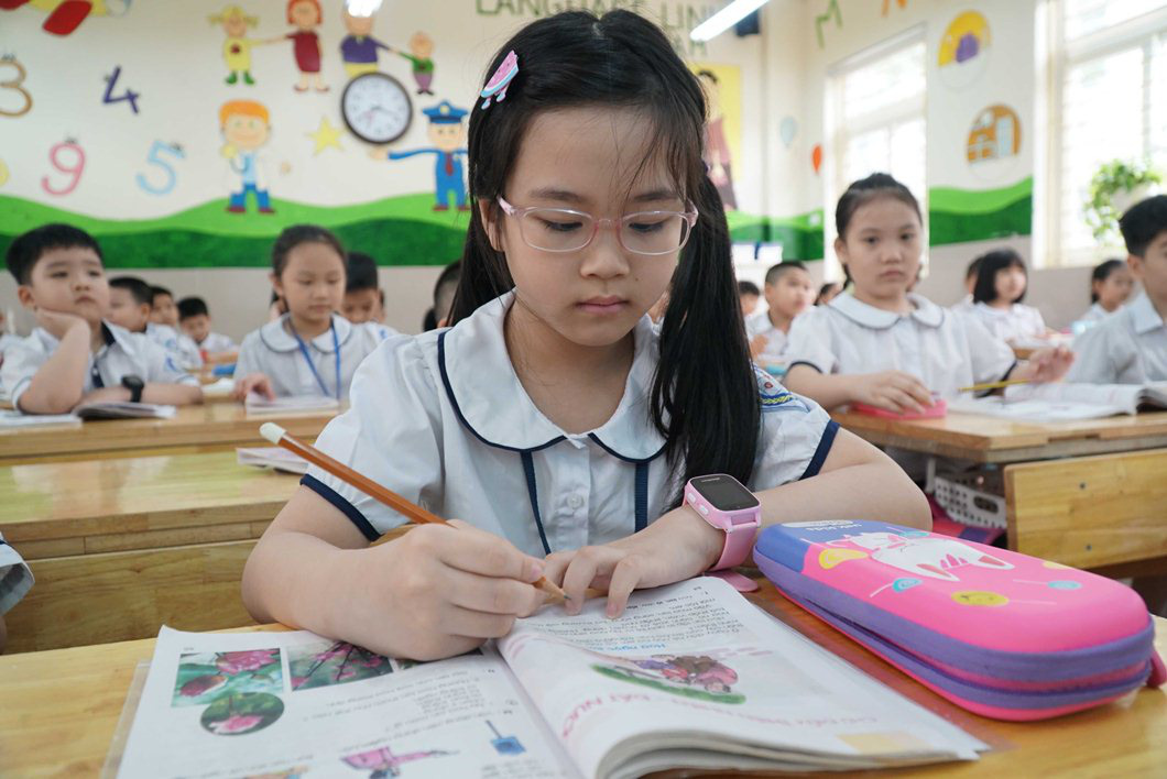 Học sinh tiểu học, mầm non háo hức trở lại trường sau 3 tháng nghỉ vì Covid-19 - Ảnh 8.