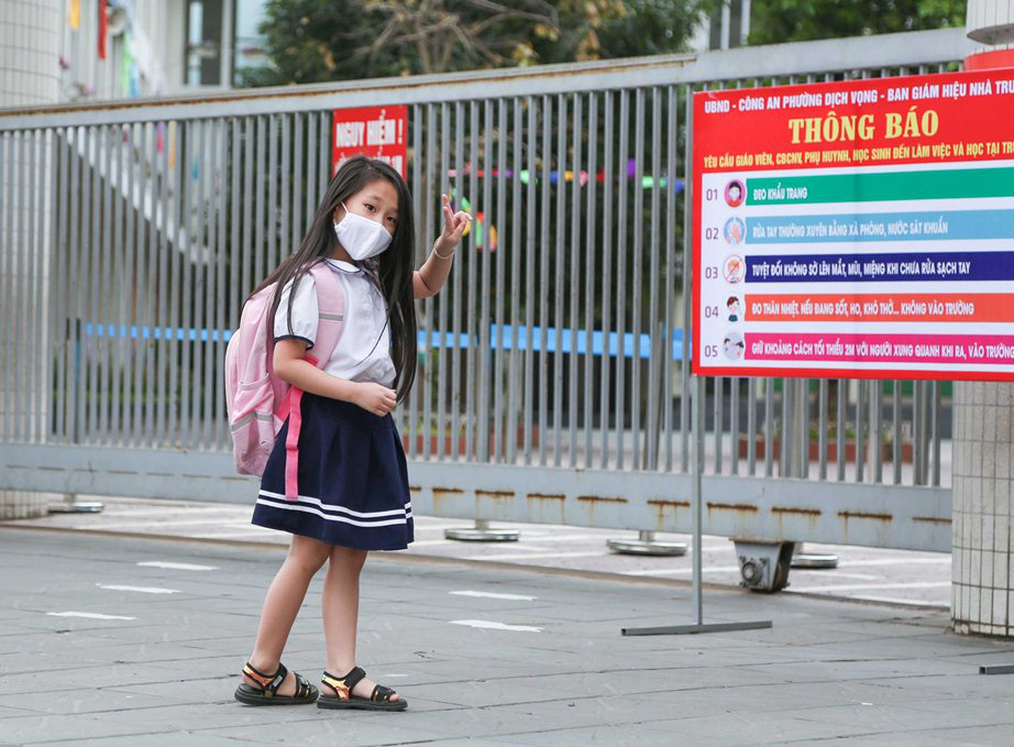 Học sinh tiểu học, mầm non háo hức trở lại trường sau 3 tháng nghỉ vì Covid-19
