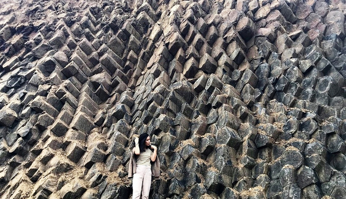 Ngỡ ngàng trước vẻ đẹp tự nhiên của gành Đá Dĩa trên núi - Ảnh 1.